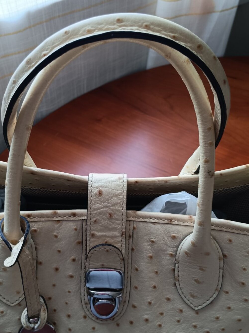 EUC Dooney & Bourke Small Buttercream Yellow Ostrich Satchel - Picture 8 of 16